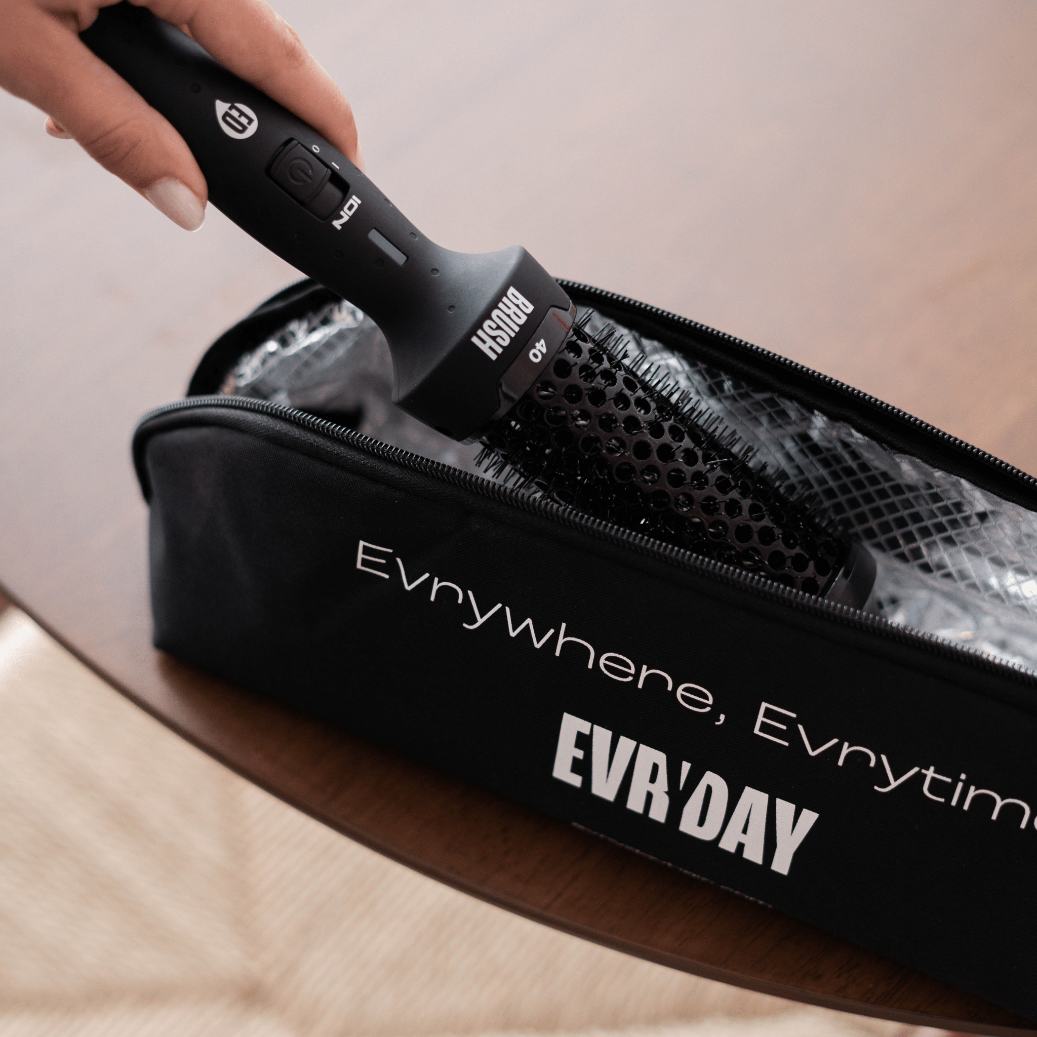 Evryday BRUSH 30 mm + Gratis Travel bag - Beauty Brands Store
